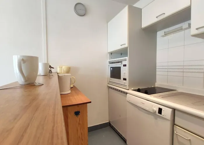 2 Pièces Avec Terrasse à 100m De La - Parking Privé, Antibes - Fr-1-252-155 Juan-les-Pins