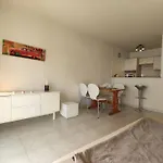 2 Pièces Avec Terrasse à 100m De La - Parking Privé, Antibes - Fr-1-252-155 * Juan-les-Pins
