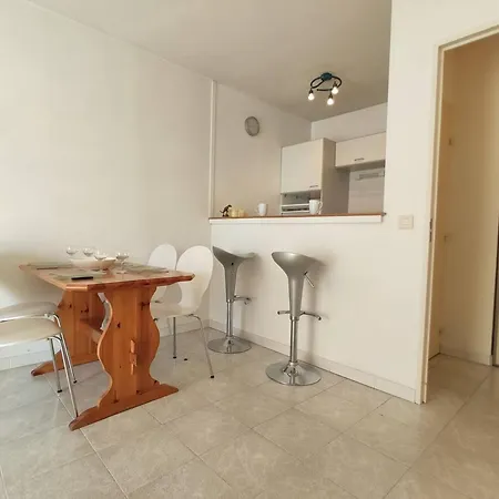 2 Pièces Avec Terrasse à 100m De La - Parking Privé, Antibes - Fr-1-252-155 Apartamento